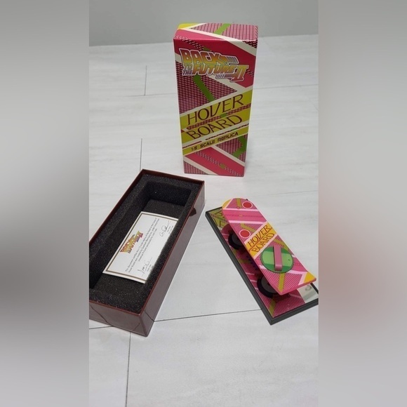 Back to the Future 2-Inch Desktop Model Hoverboard - Picture 3 of 5